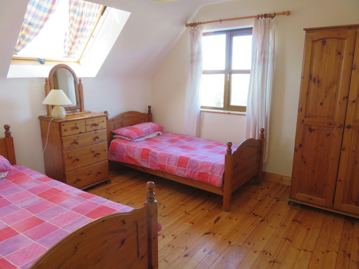 Letterfrack Farm Cottage In Village On A Farm Beside Connemara National Park Eksteriør bilde