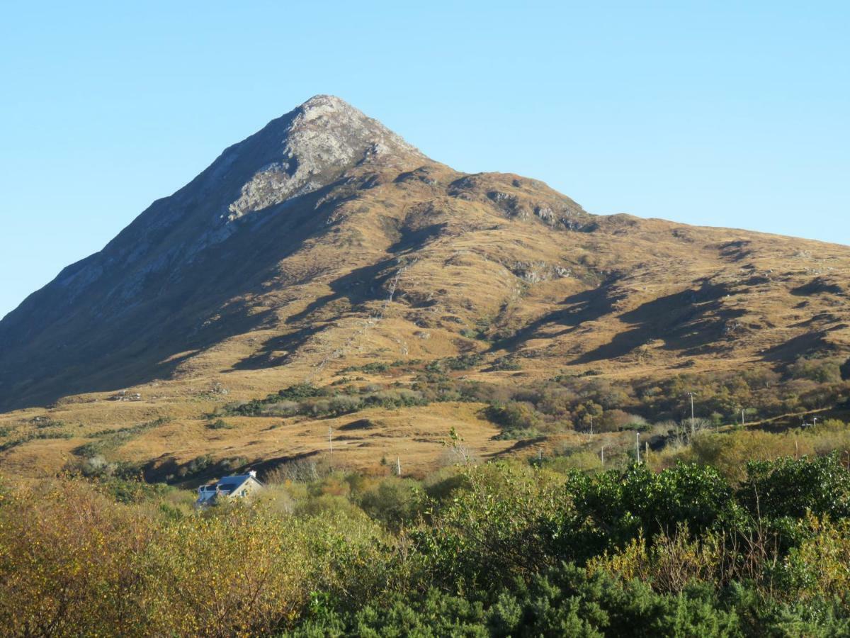 Letterfrack Farm Cottage In Village On A Farm Beside Connemara National Park Eksteriør bilde