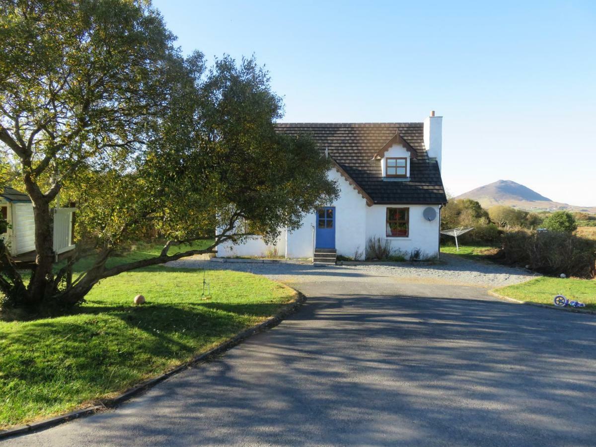 Letterfrack Farm Cottage In Village On A Farm Beside Connemara National Park Eksteriør bilde